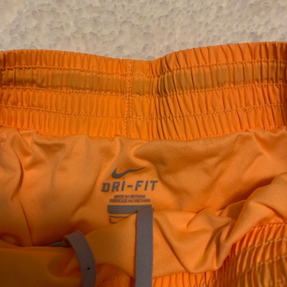 Nike running shorts - Picture 3 of 3